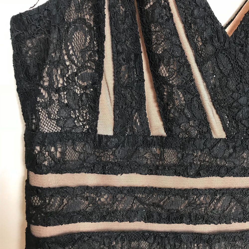 Xscape Gorgeous Medium Size 6 Black Lace V Neck Sleeveless Cocktail Dress - Picture 2 of 4